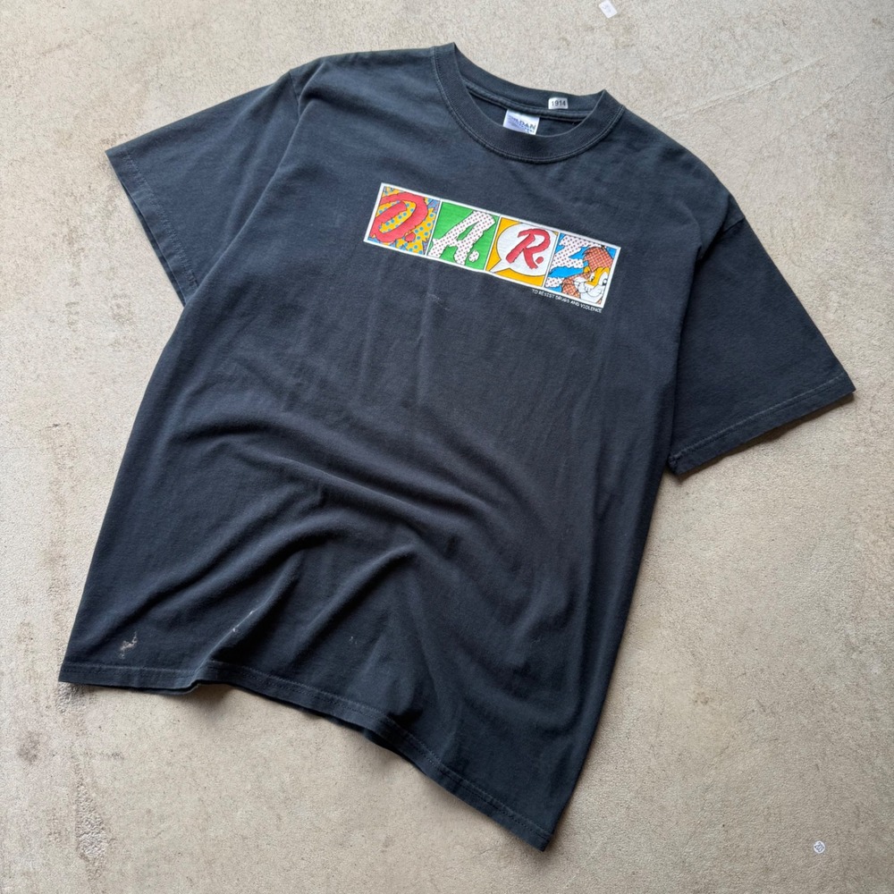 Y2K Mens D.A.R.E. Pop Art Graphic T-Shirt Vintage Streetwear Faded Black Medium
